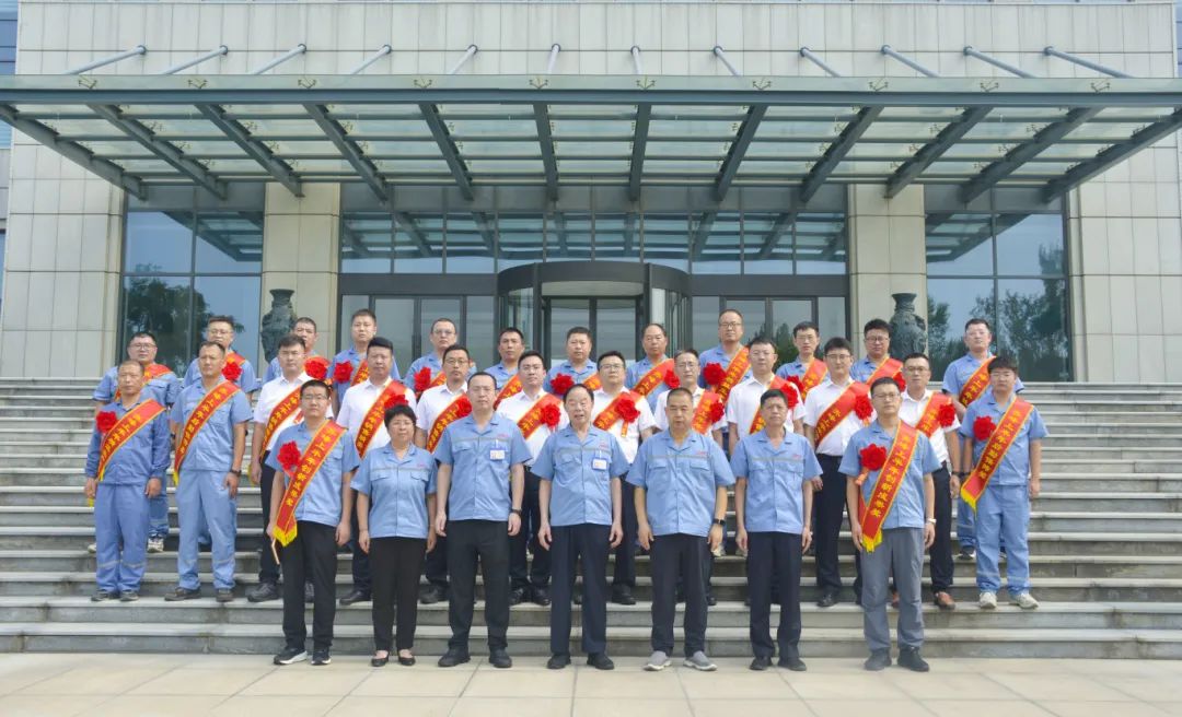 齊峰新材2025年上半年工作總結表彰大會勝利召開